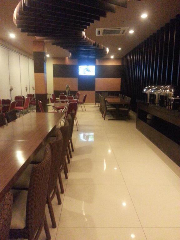 Hotel Matos Jayapura Bagian luar foto